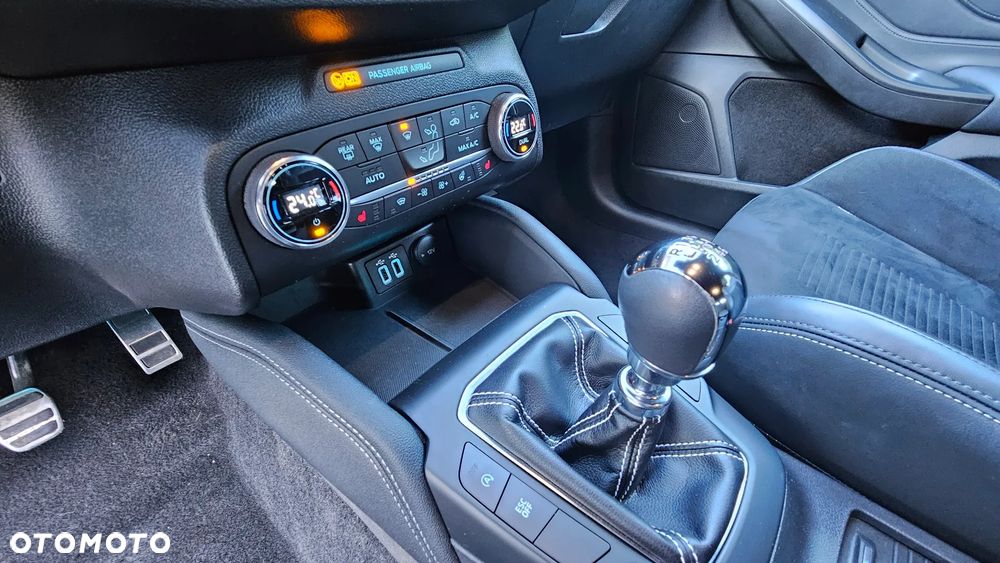 Ford Focus 2.0 EcoBlue ST - 22