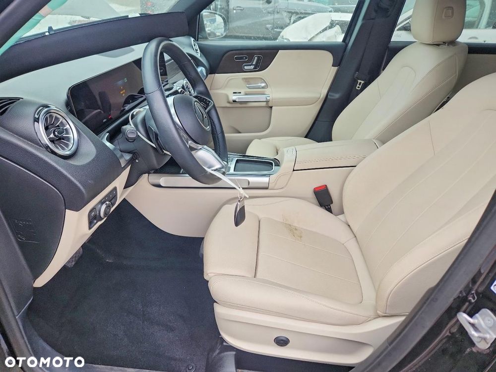 Mercedes-Benz GLB - 8