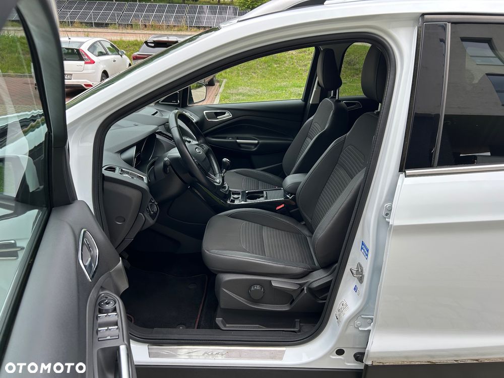 Ford Kuga 1.5 EcoBoost 2x4 Titanium - 16