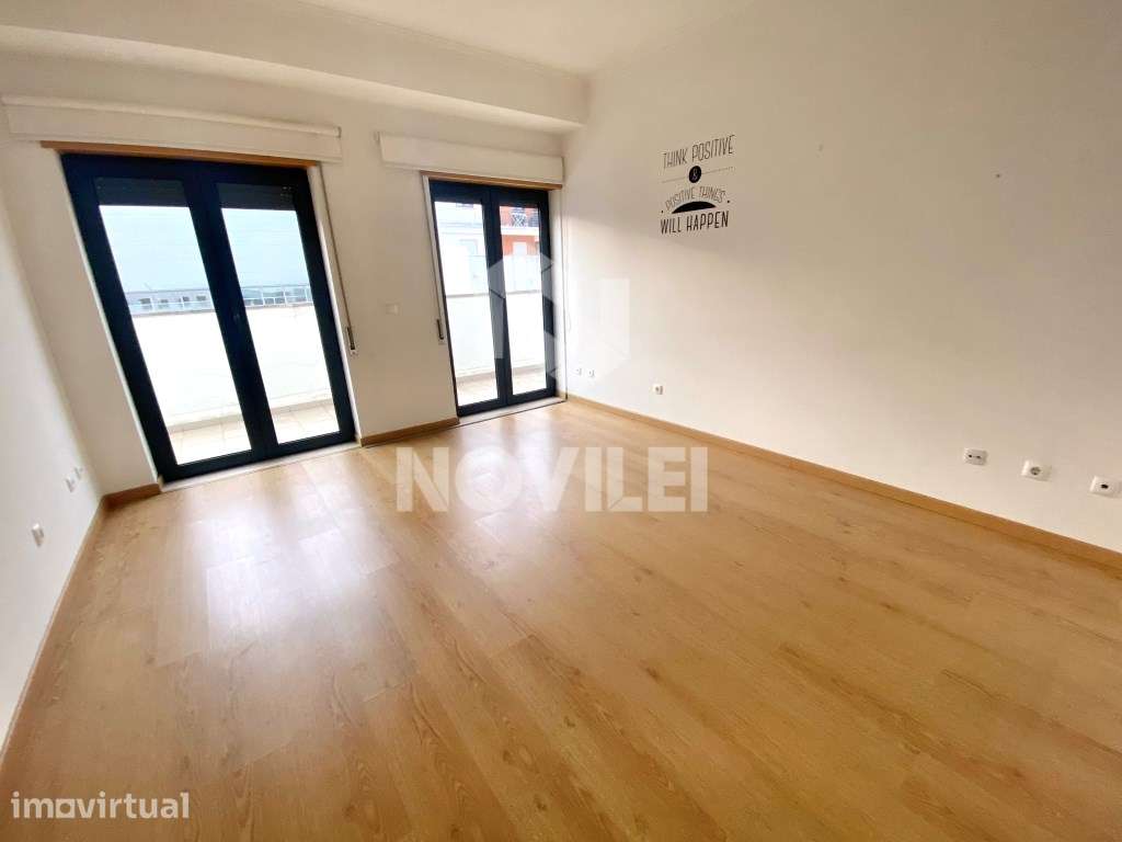 Escritório c/ 2 salas, copa, WC e terraço, na Nova Leiria. - Grande imagem: 3/11