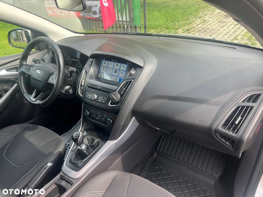 Ford Focus 1.5 TDCi SYNC Edition - 17