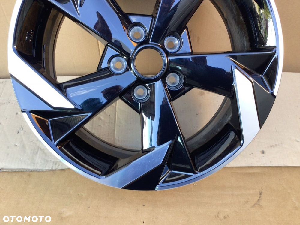 Felga aluminiowa 1szt Nissan 7x17 et35 5x114.3 - 3