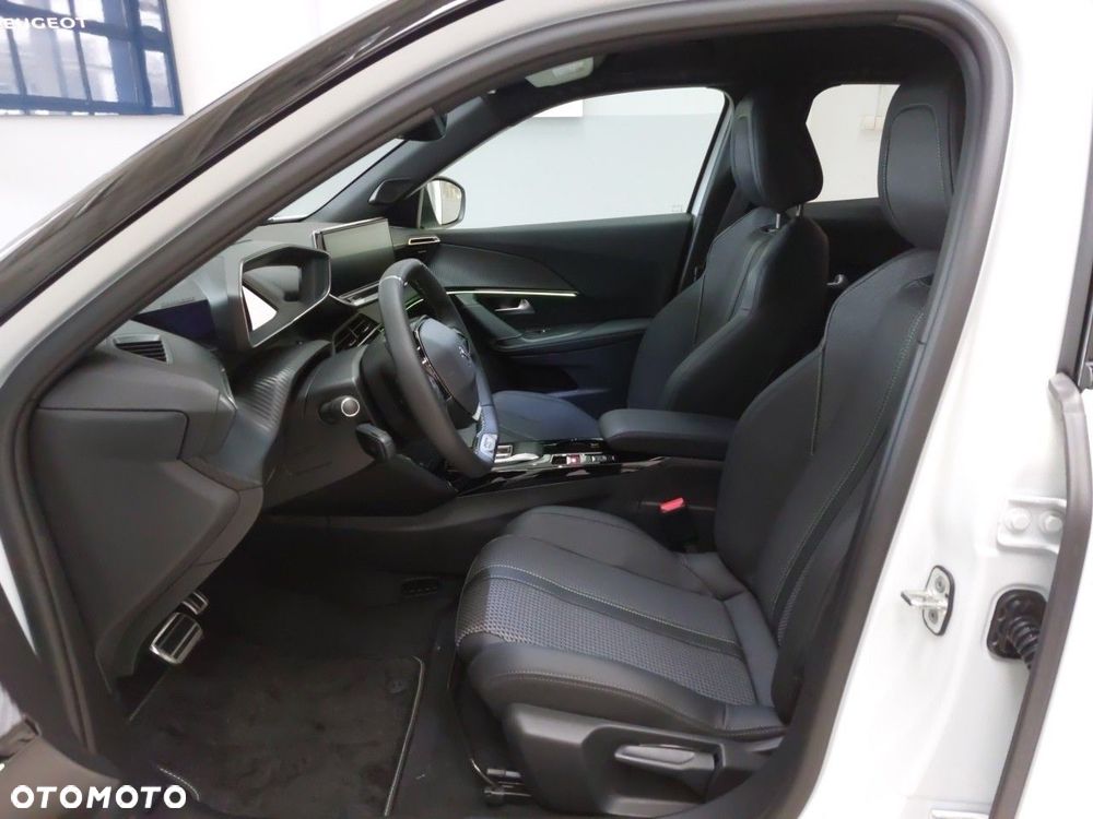 Peugeot 2008 e-2008 GT - 10