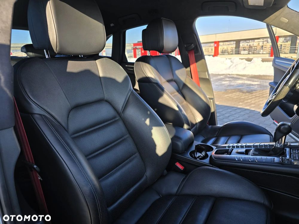 Porsche Macan Turbo - 14