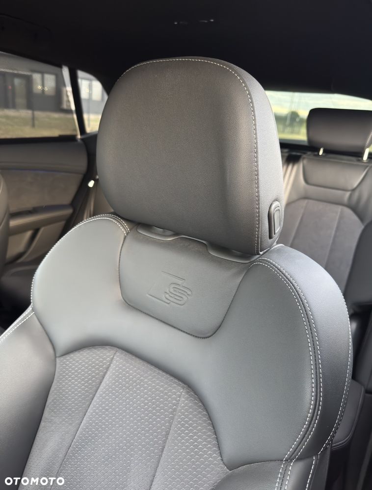 Audi Q8 - 10