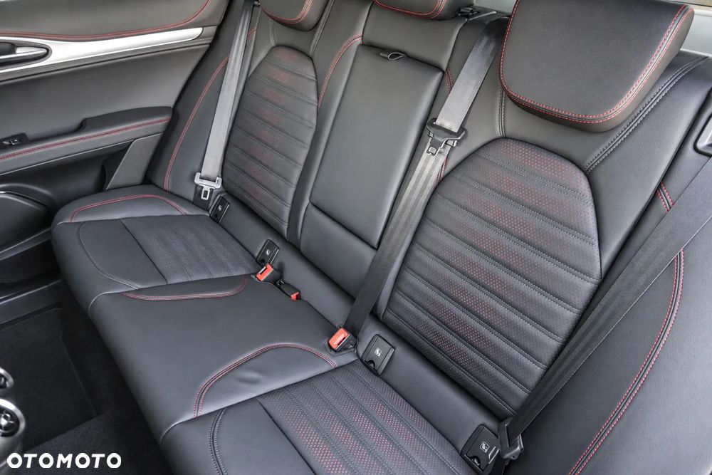 Alfa Romeo Stelvio 2.0 Turbo Tributo Italiano Q4 - 30