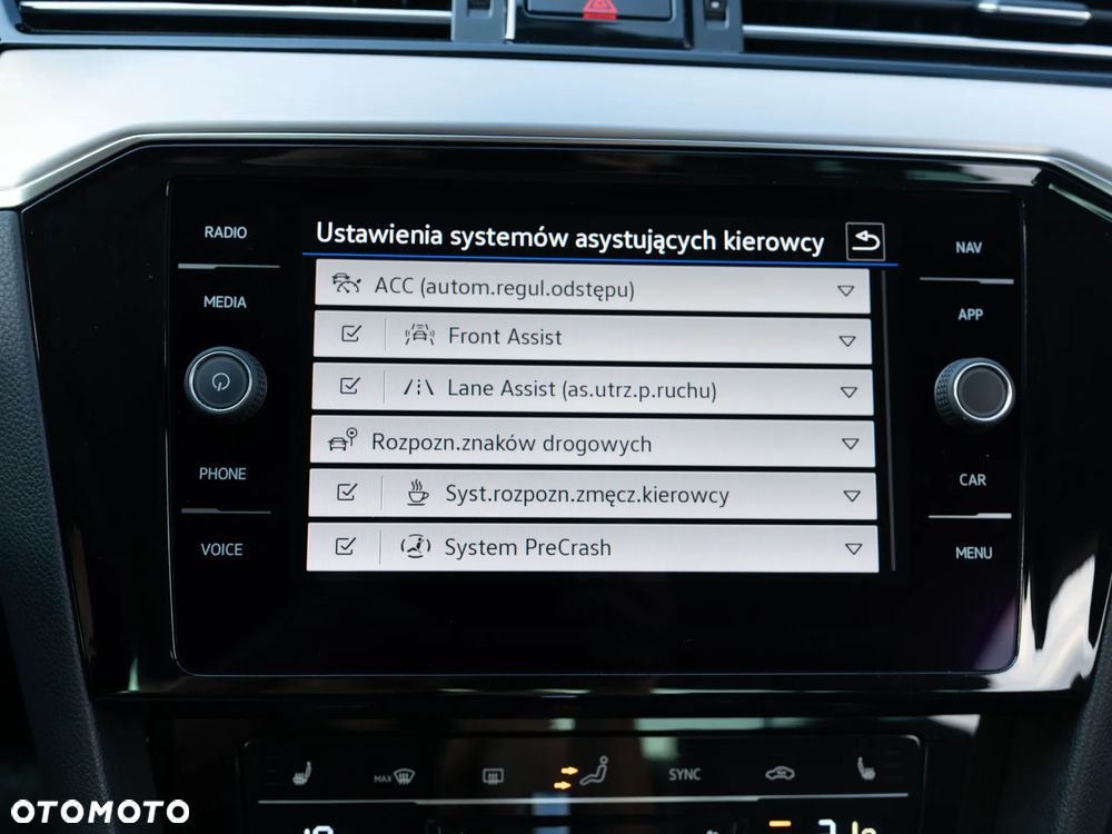 Volkswagen Passat - 35