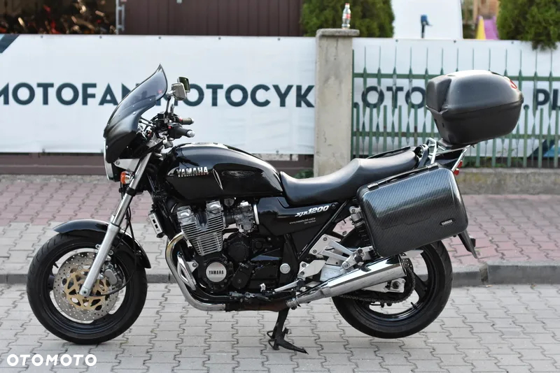 Yamaha XJR - 18