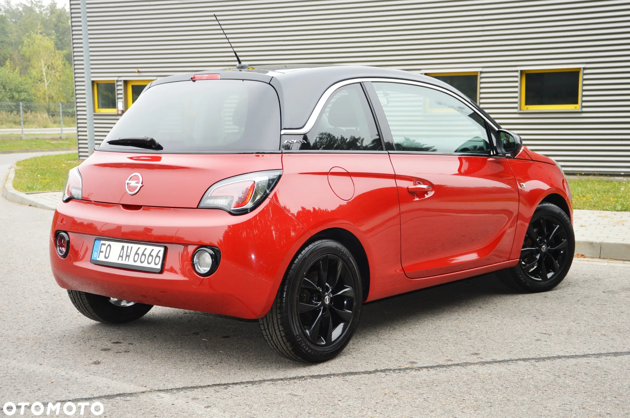 Opel Adam 1.2 Black Jack S&S - 10