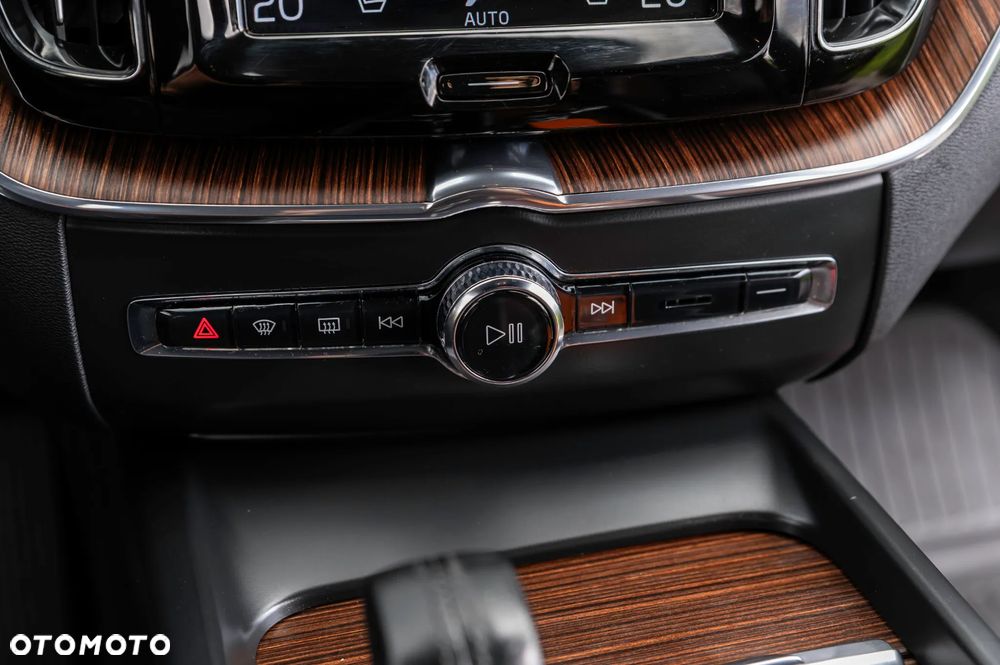 Volvo XC 60 B4 D Ultimate Dark - 37