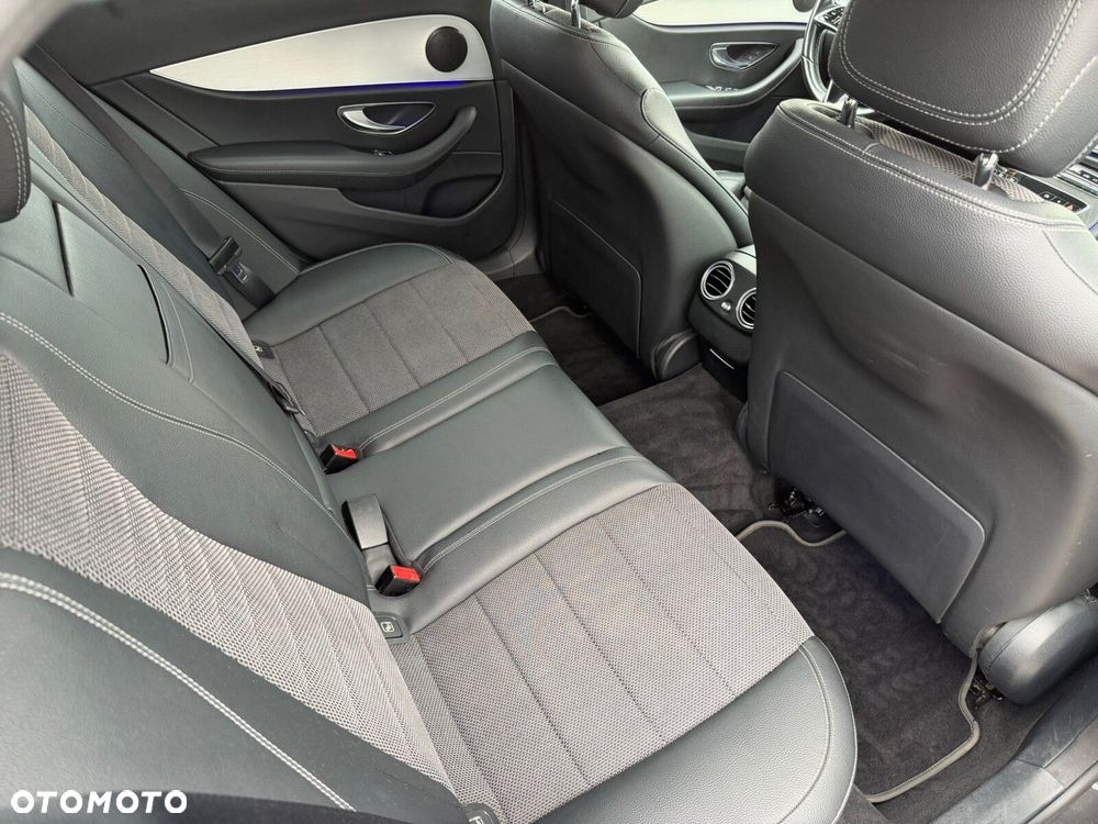 Mercedes-Benz Klasa E 220 d 4-Matic AMG/Avantgarde - 22