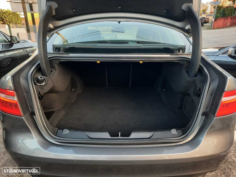 Jaguar XE 2.0 D Portfolio AWD Aut. - 23