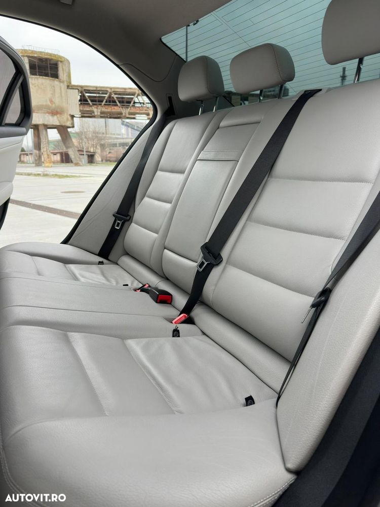 Mercedes-Benz C 200 (BlueEFFICIENCY) 7G-TRONIC Avantgarde - 15