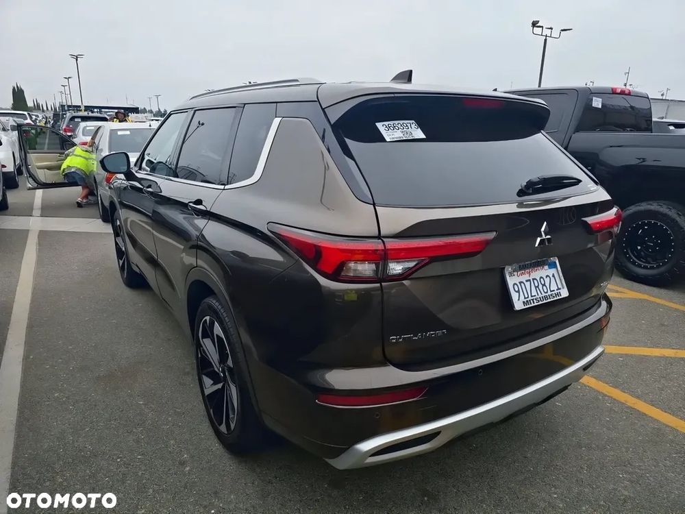 Mitsubishi Outlander - 5