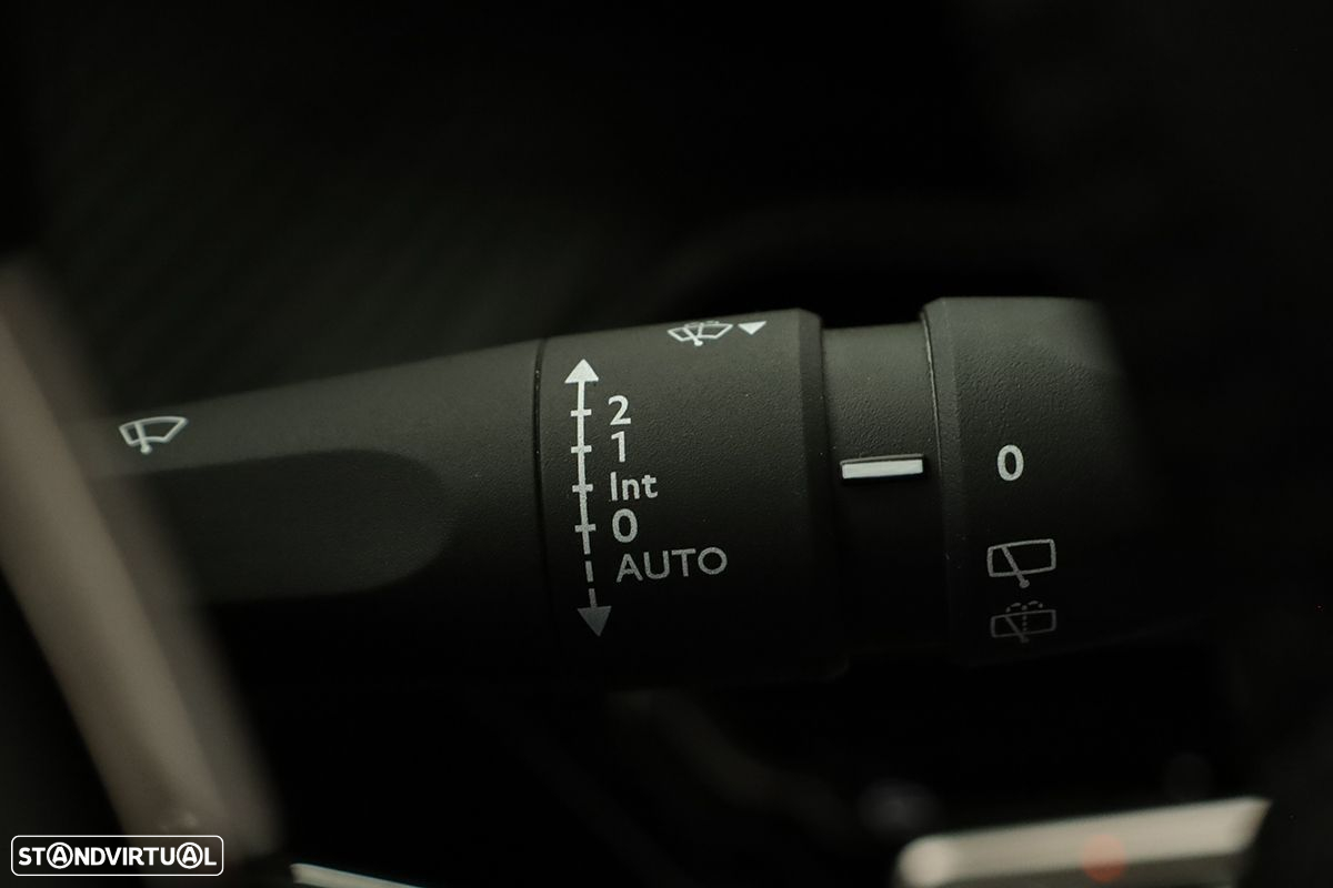 Peugeot 2008 1.2 PureTech Allure - 19