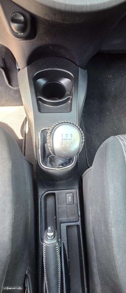 Toyota Yaris - 16