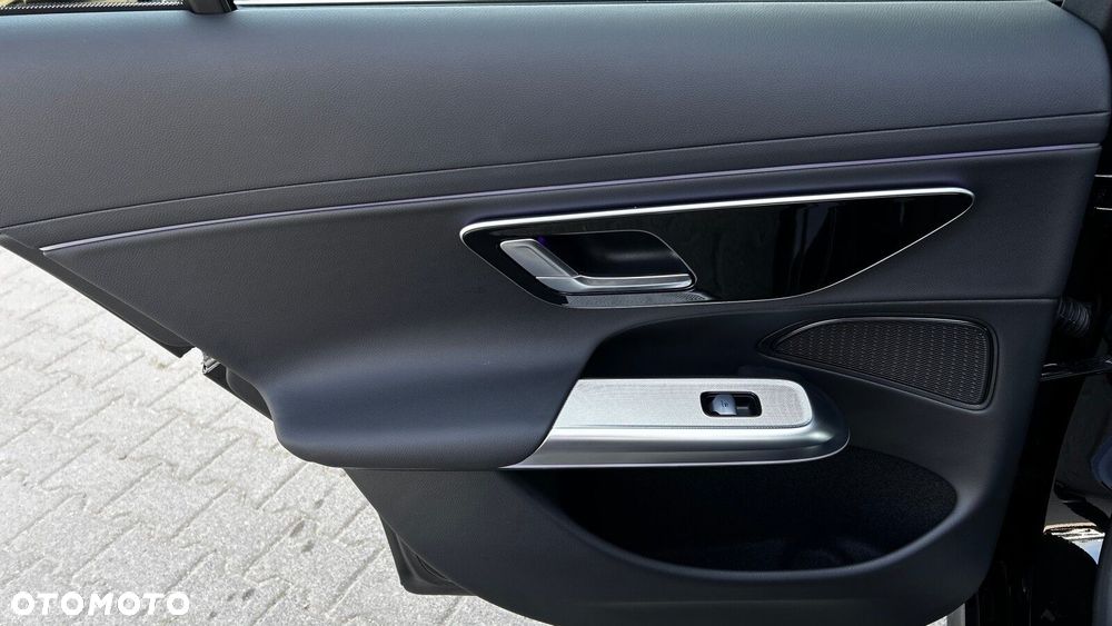 Mercedes-Benz Klasa E 200 mHEV 4-Matic Avantgarde 9G-Tronic - 25