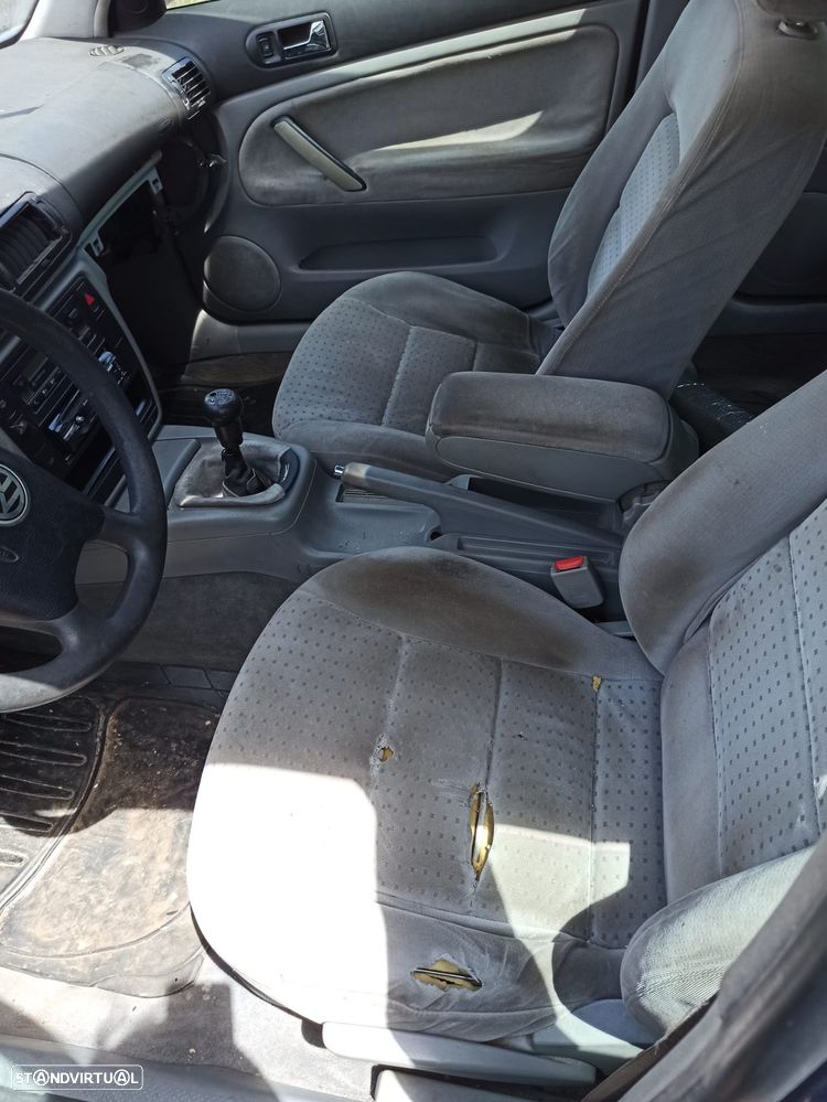 VW Passat Variant 2.5 TDi Highline - 8