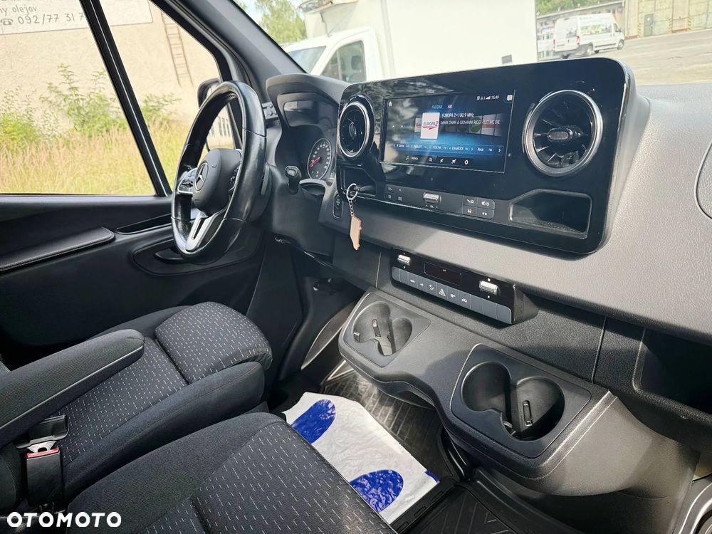 Mercedes-Benz Sprinter - 11