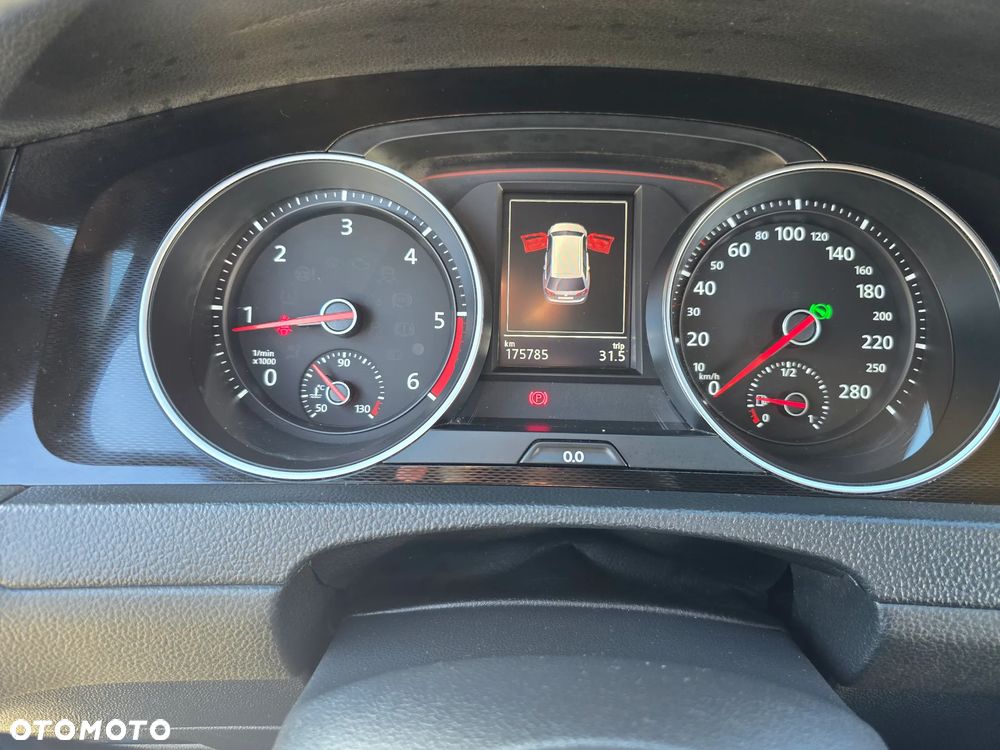 Volkswagen Golf - 24