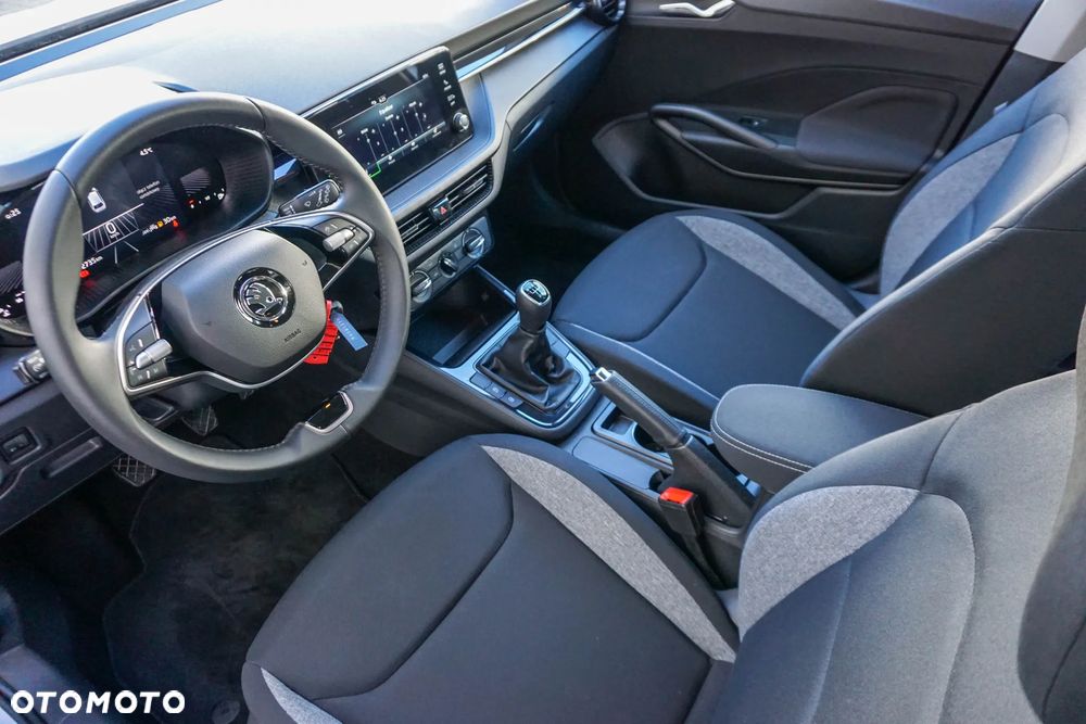 Skoda Fabia 1.0 Essence - 25