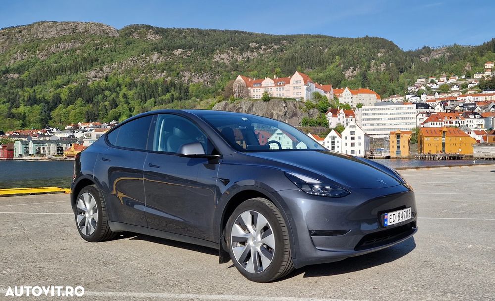 Tesla Model Y Long Range Dual Motor AWD - 4