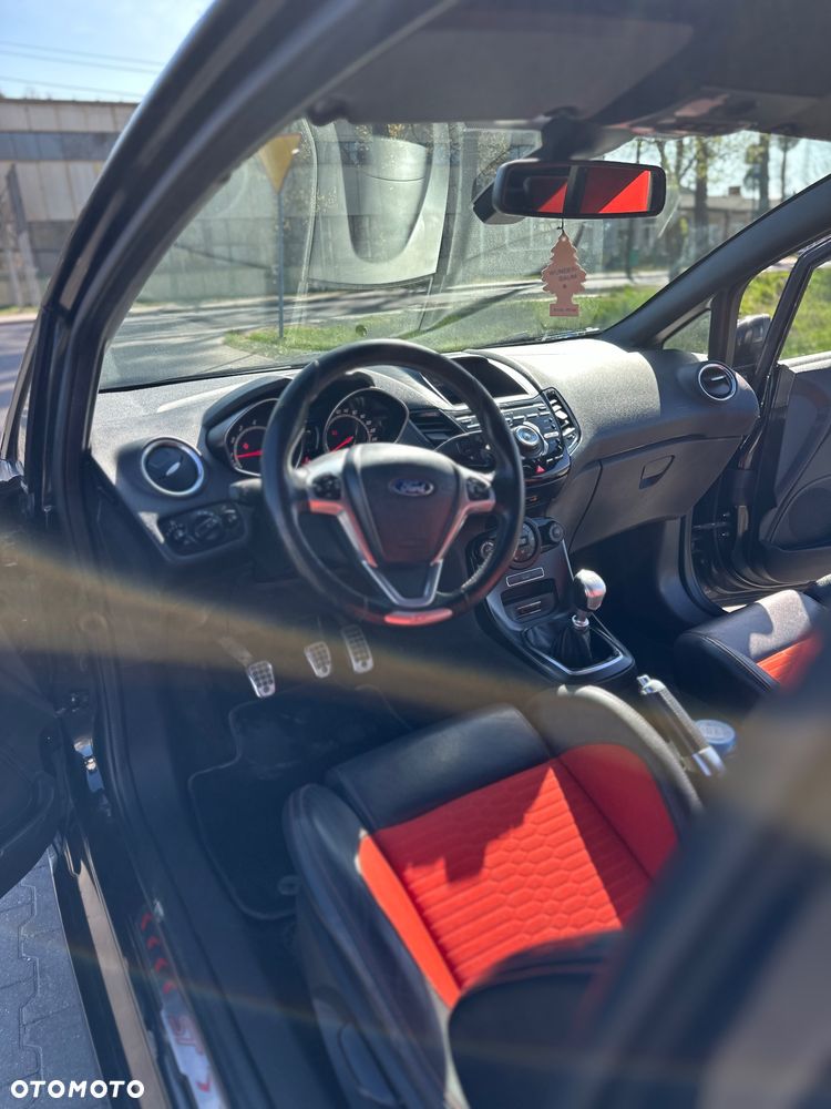 Ford Fiesta ST2 - 12