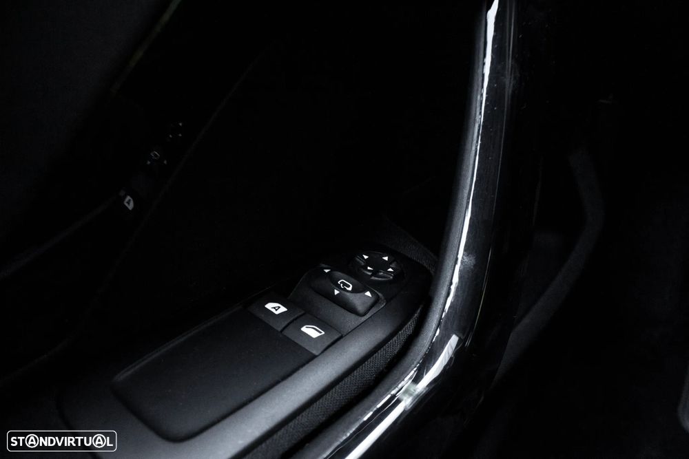 Peugeot 208 1.2 PureTech Signature - 18