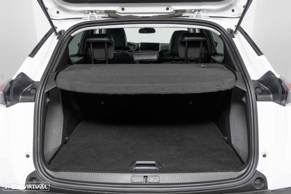 Peugeot 2008 1.5 BlueHDi Allure Pack EAT8 - 23