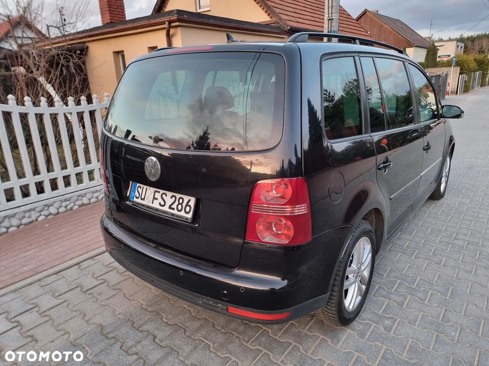 Volkswagen Touran 2.0 TDI DPF Highline DSG - 4