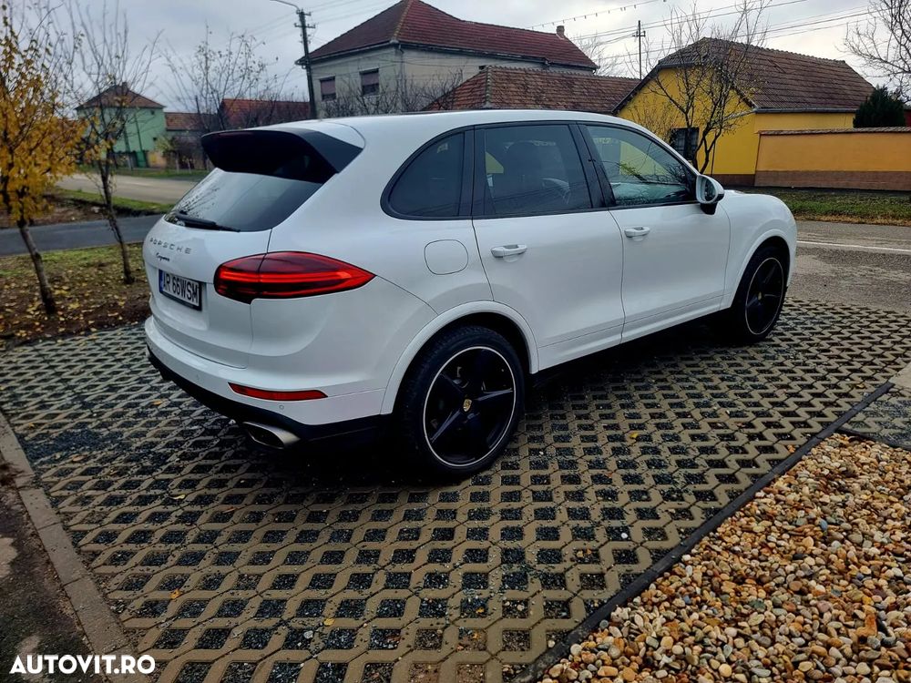 Porsche Cayenne 3.0 L - 3