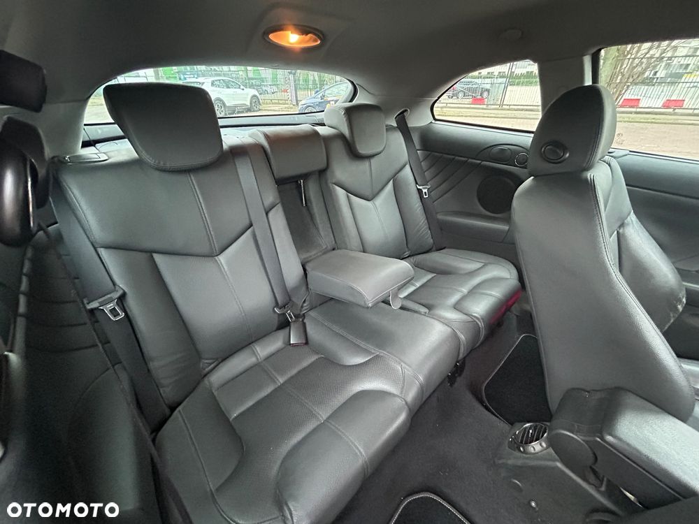 Alfa Romeo GT 1.9 JTD M-Jet Distinctive - 12