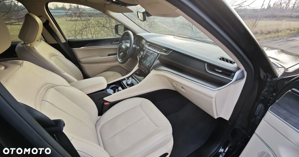 Jeep Grand Cherokee - 12