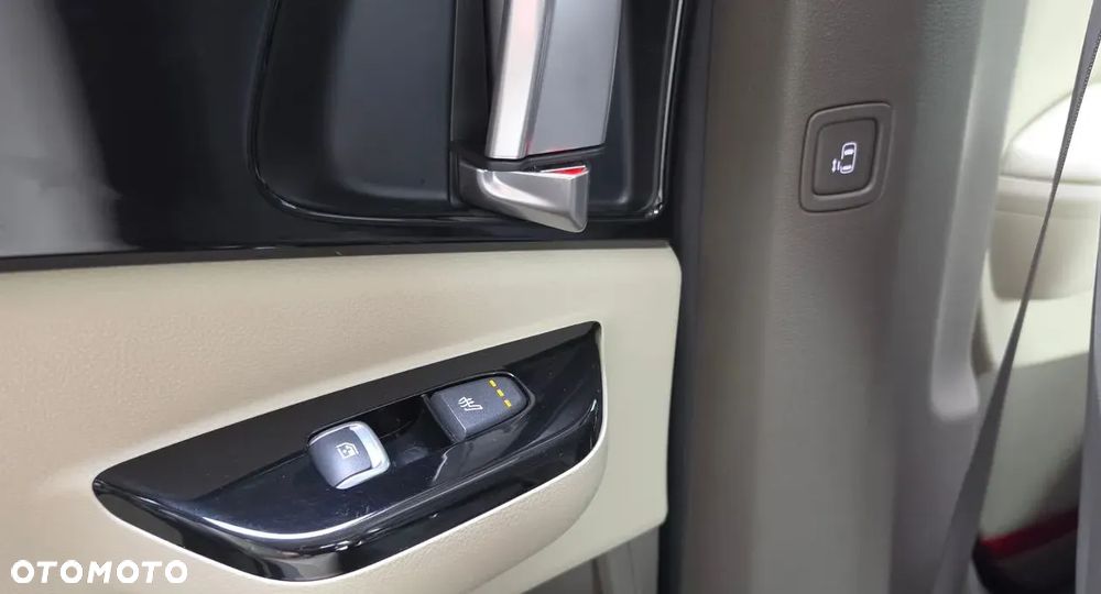 Kia Carnival - 18