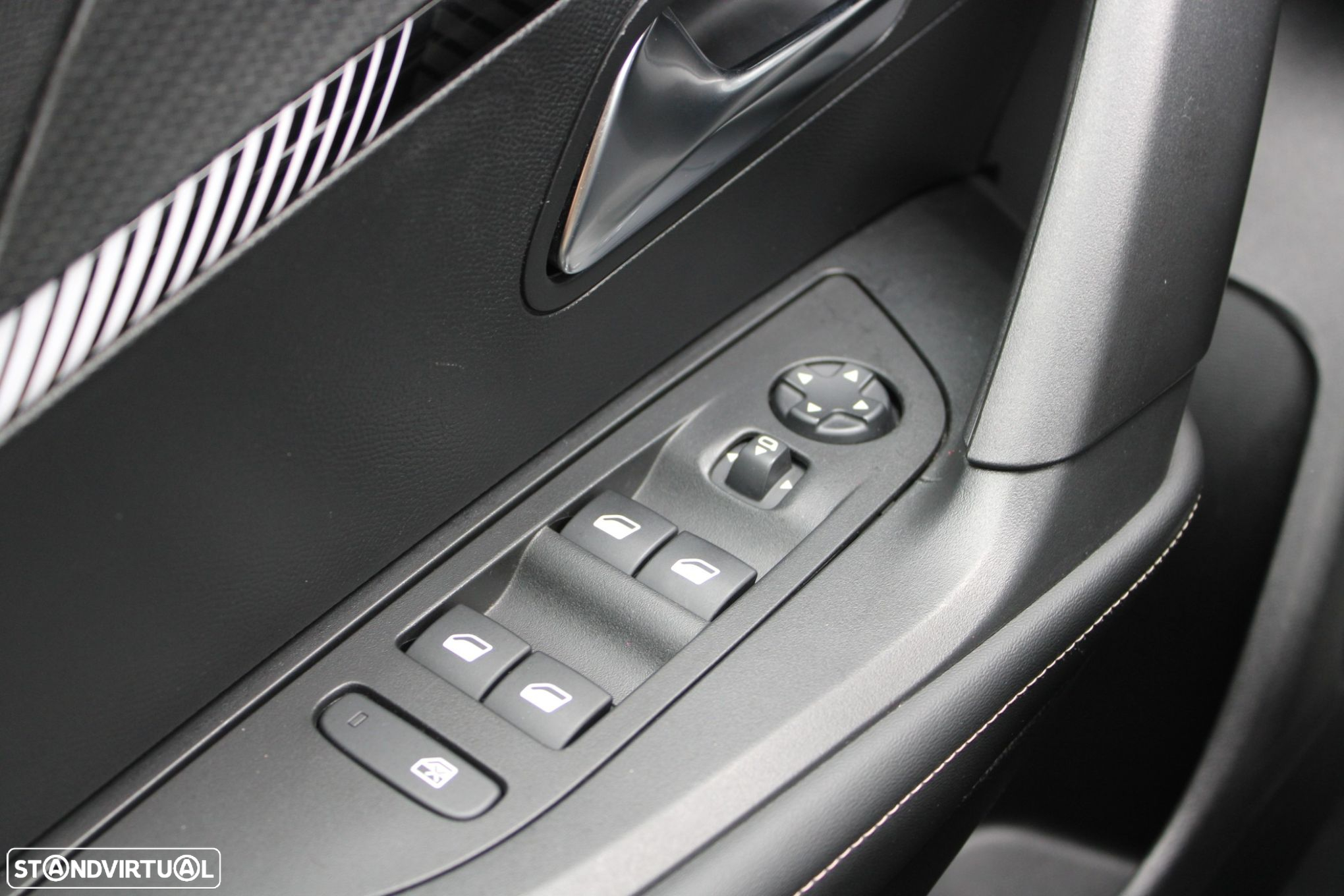 Peugeot 2008 1.2 PureTech Allure Pack - 29