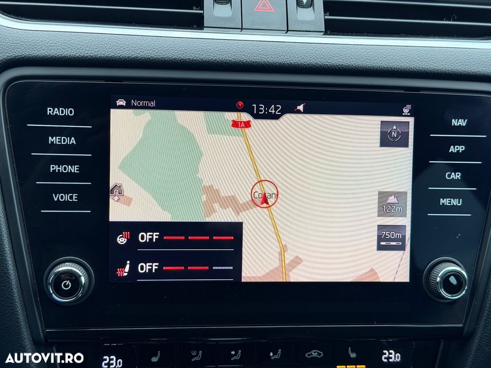 Skoda Octavia 2.0 TDI DSG RS - 18