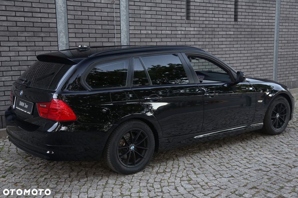 BMW Seria 3 318d DPF Touring - 2