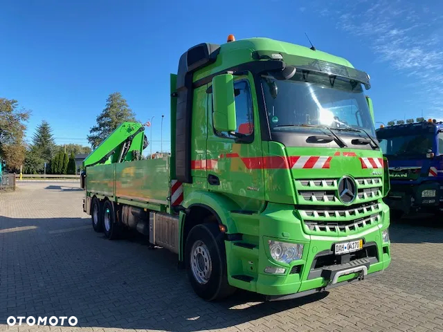 Mercedes-Benz Arocs 2551 6x4 skrzynia / żuraw HMF 4020-k5 /sterowany radiowo/ 2014 r z Niemiec - 4
