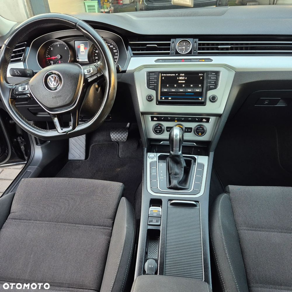Volkswagen Passat - 11