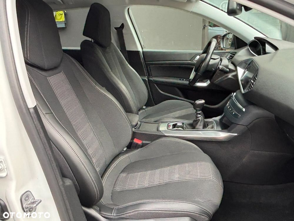 Peugeot 308 1.2 PureTech GPF Allure S&S - 22