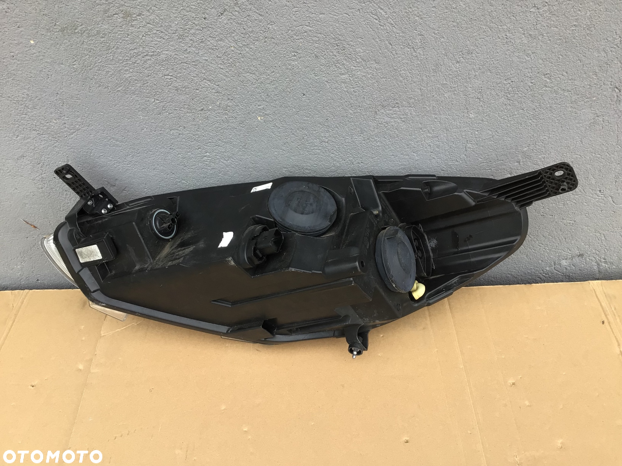 Lampa przednia prawa Ford Fiesta MK8 zwykła - 5