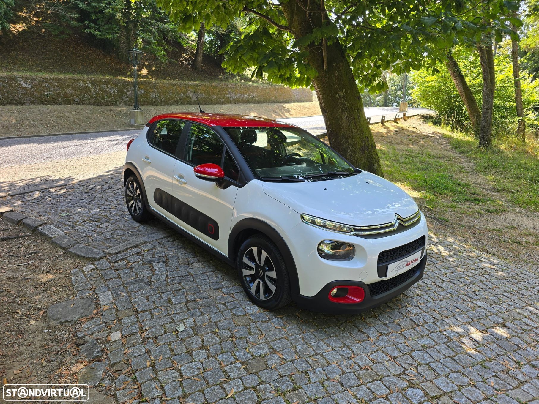 Citroën C3 1.2 PureTech Shine EAT6 - 1