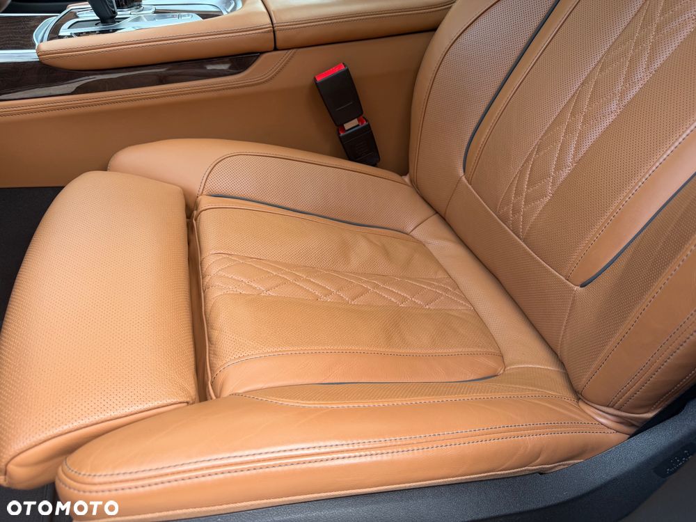 BMW Seria 7 740Li - 22