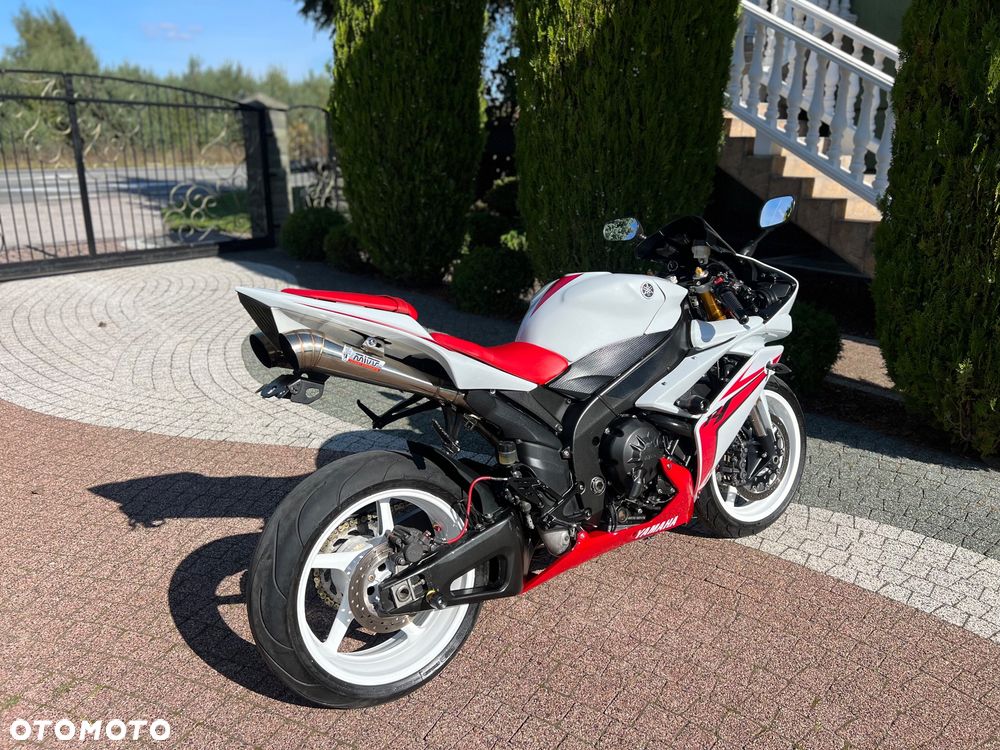 Yamaha R1 - 8