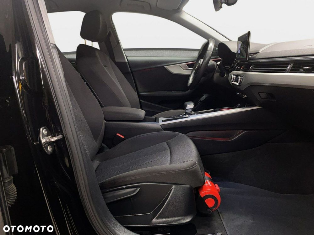 Audi A4 Limousine - 13