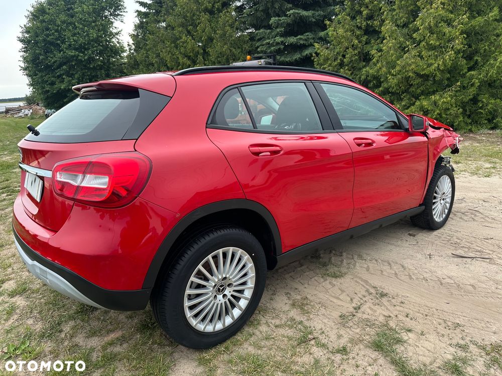 Mercedes-Benz GLA 180 7G-DCT UrbanStyle Edition - 4