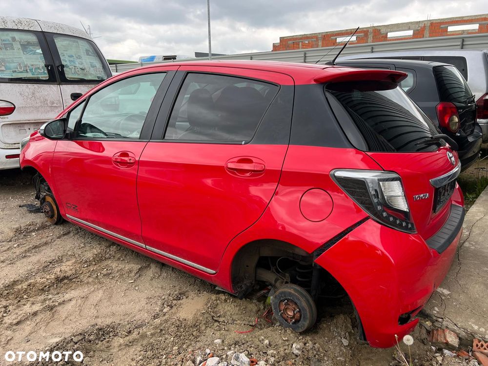 Toyota Yaris III (3PO) części drzwi zderzak lampa klapa deska maska fotele - 6