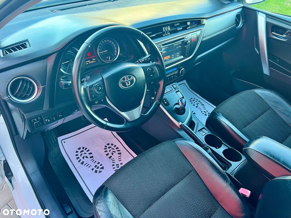 Toyota Auris Hybrid 135 Prestige - 6