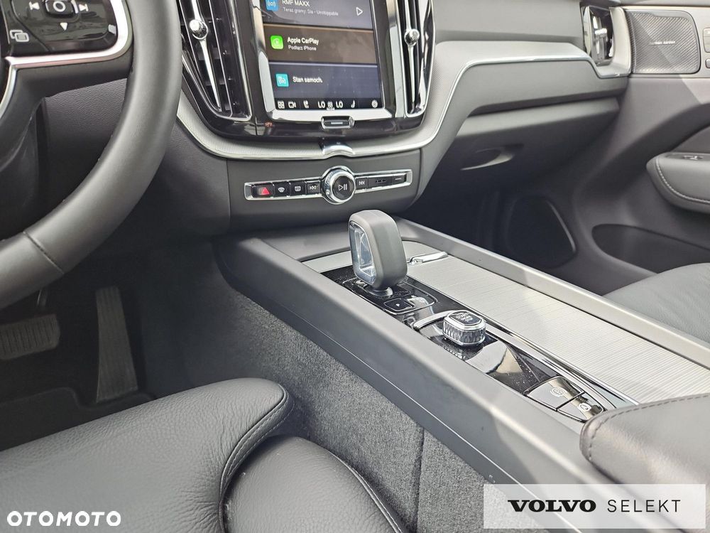 Volvo XC 60 T8 AWD Plug-in Hybrid Plus Dark - 27