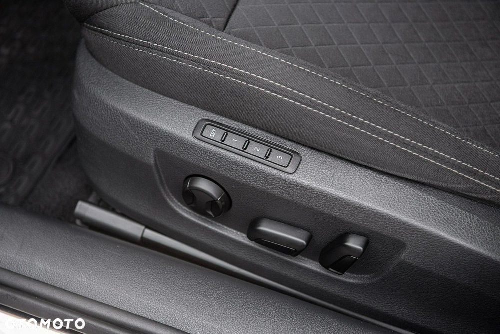 Skoda Superb 2.0 TDI DSG Premium Edition - 24